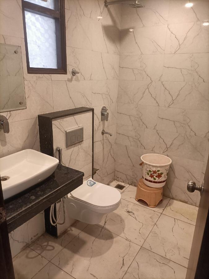 Family Hotel Tark Near Igi Airport Delhi Нью-Дели Экстерьер фото