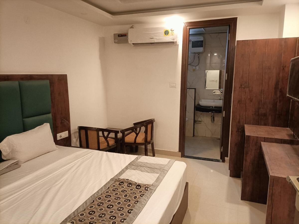 Family Hotel Tark Near Igi Airport Delhi Нью-Дели Экстерьер фото