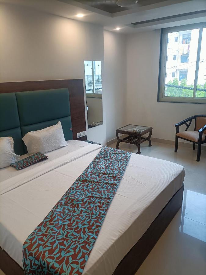 Family Hotel Tark Near Igi Airport Delhi Нью-Дели Экстерьер фото