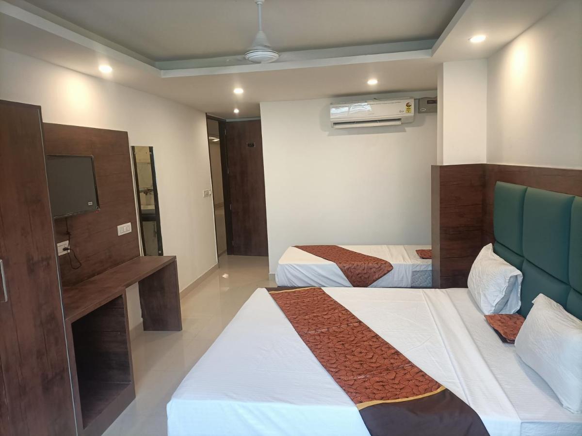 Family Hotel Tark Near Igi Airport Delhi Нью-Дели Экстерьер фото