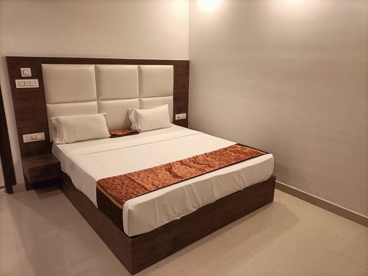 Family Hotel Tark Near Igi Airport Delhi Нью-Дели Экстерьер фото
