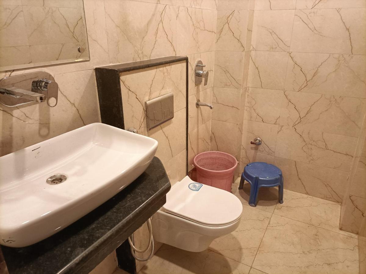 Family Hotel Tark Near Igi Airport Delhi Нью-Дели Экстерьер фото
