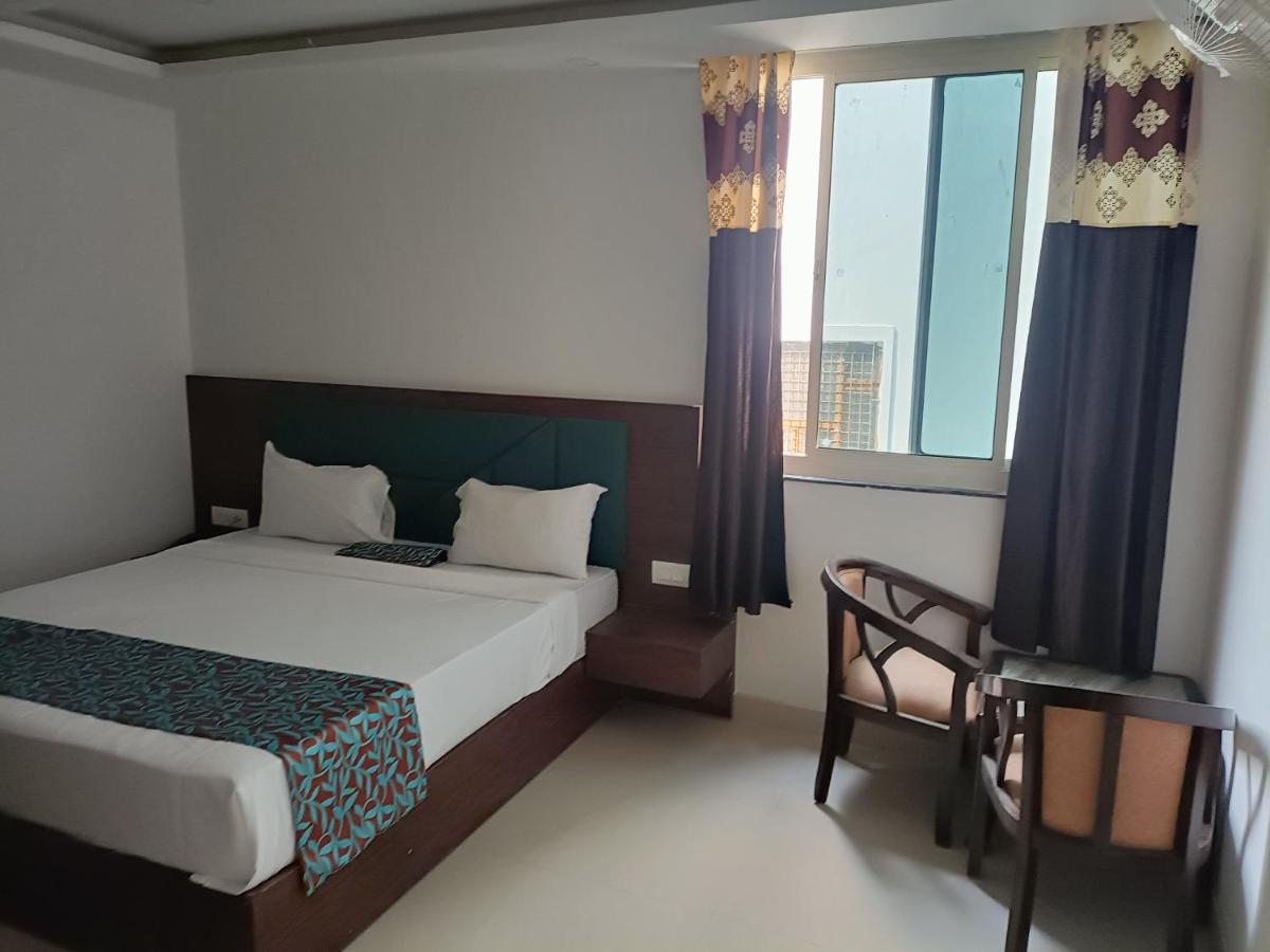 Family Hotel Tark Near Igi Airport Delhi Нью-Дели Экстерьер фото
