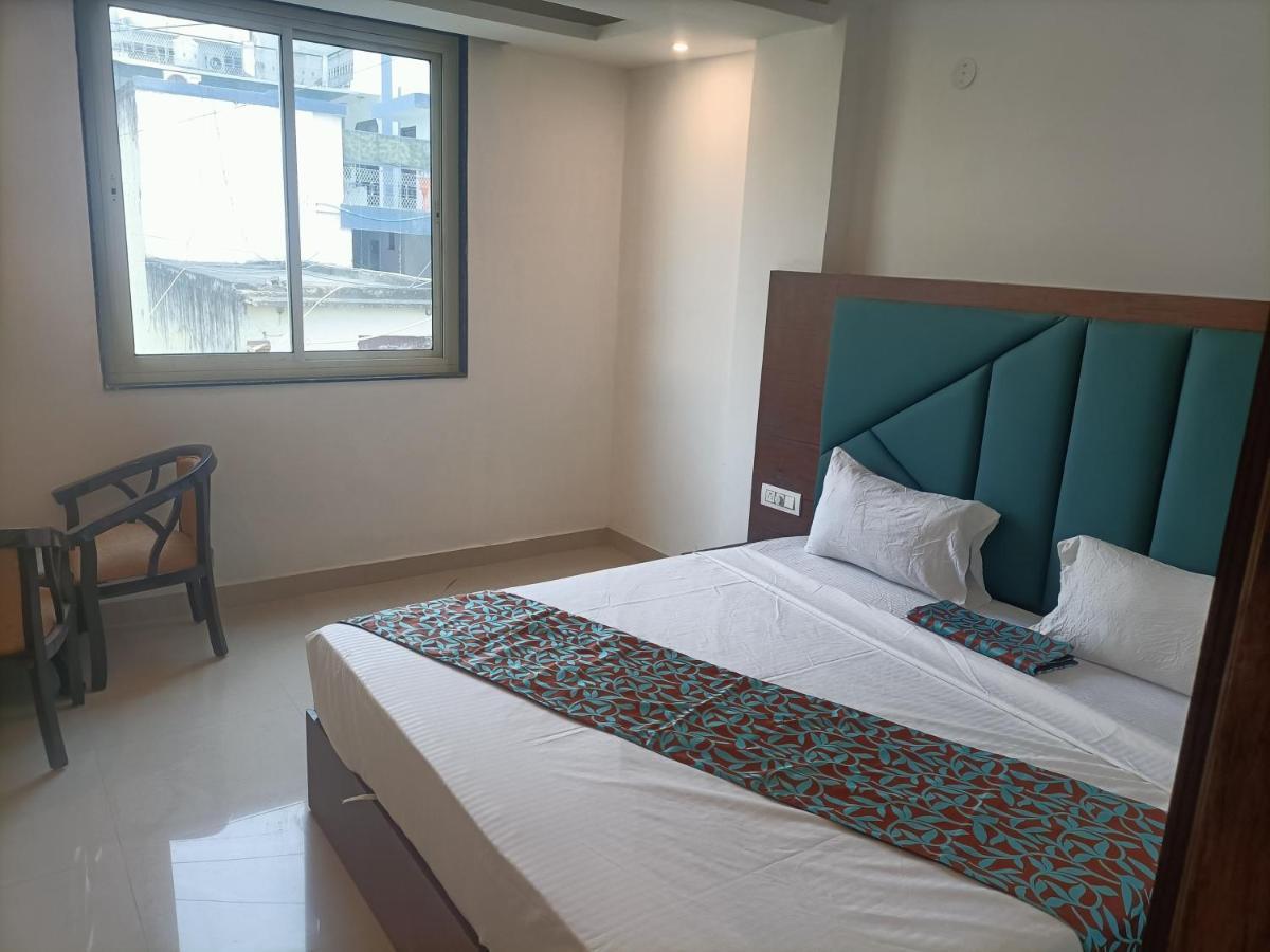 Family Hotel Tark Near Igi Airport Delhi Нью-Дели Экстерьер фото