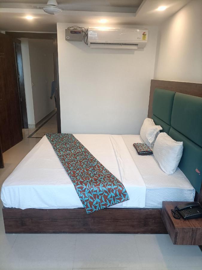 Family Hotel Tark Near Igi Airport Delhi Нью-Дели Экстерьер фото