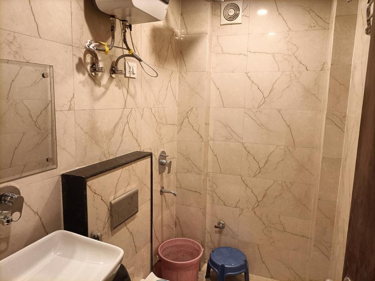 Family Hotel Tark Near Igi Airport Delhi Нью-Дели Экстерьер фото