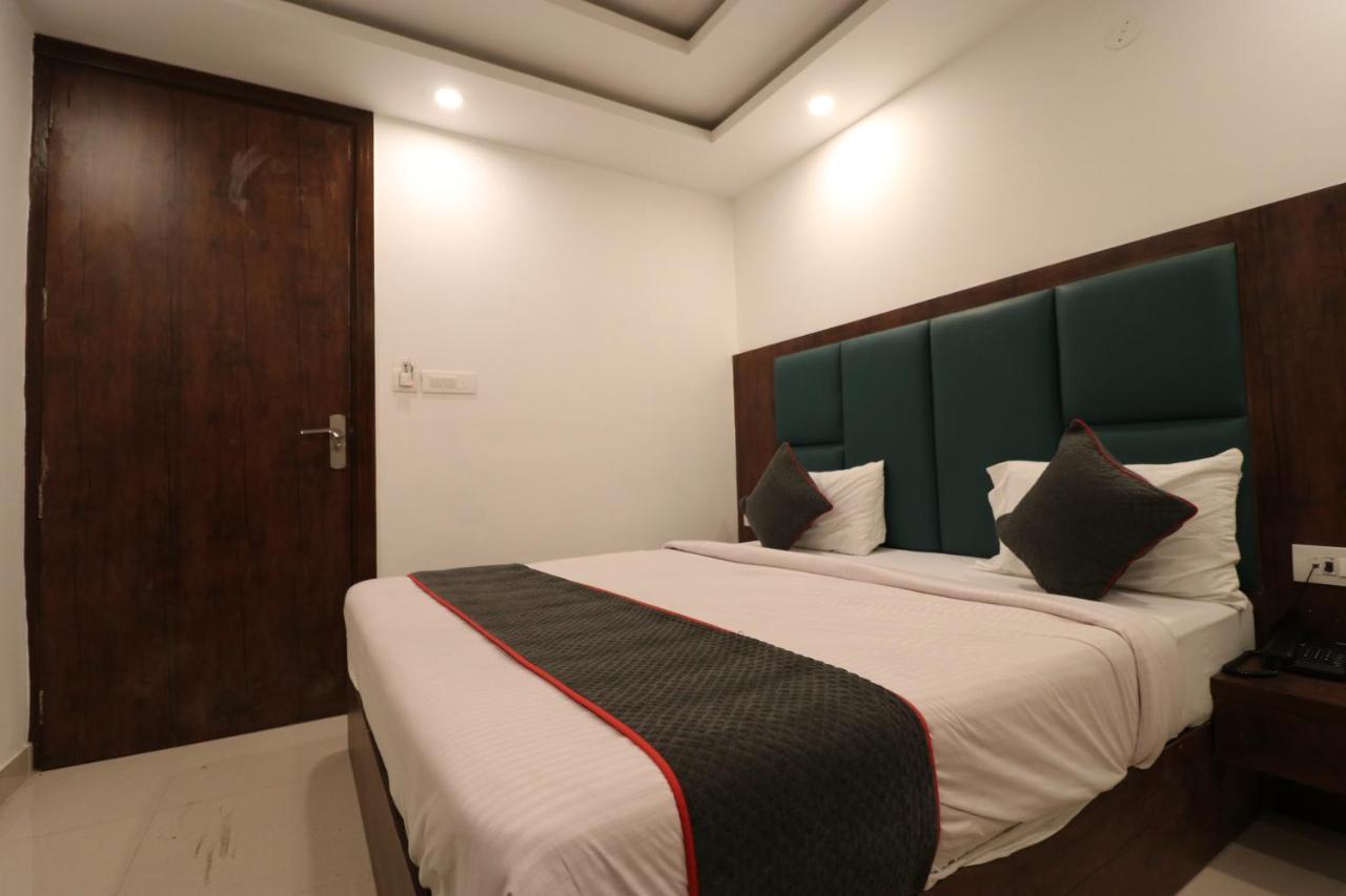 Family Hotel Tark Near Igi Airport Delhi Нью-Дели Экстерьер фото
