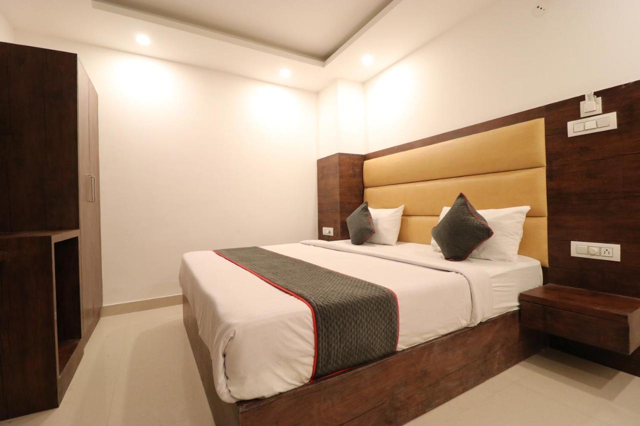 Family Hotel Tark Near Igi Airport Delhi Нью-Дели Экстерьер фото