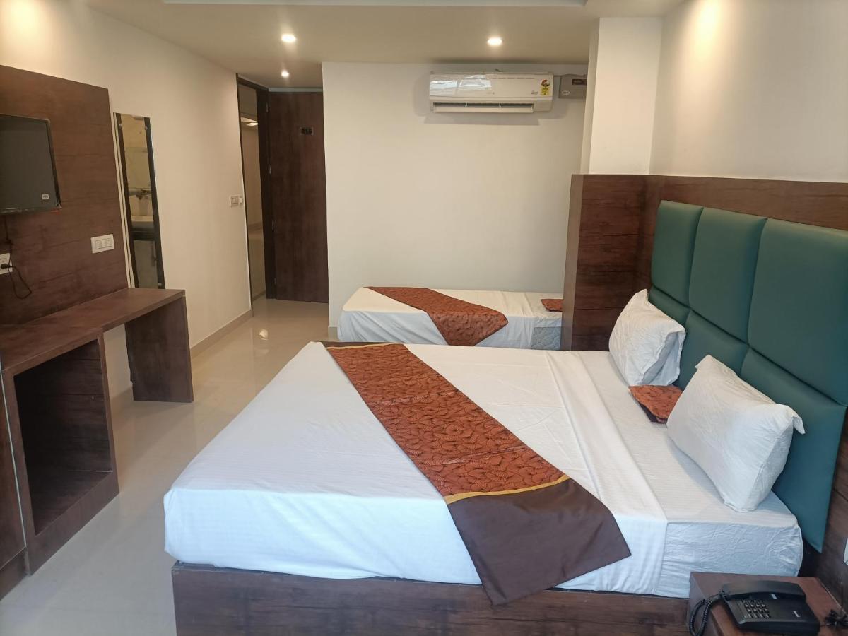 Family Hotel Tark Near Igi Airport Delhi Нью-Дели Экстерьер фото